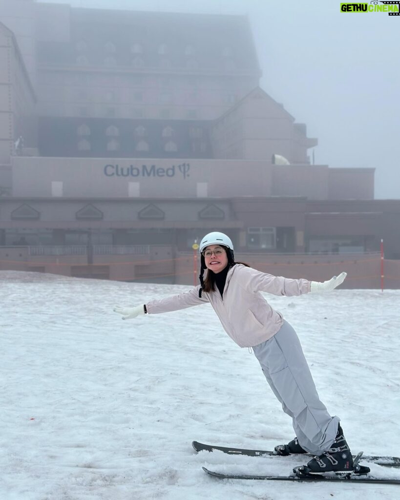 Shaira Diaz Instagram - Carving memories into the mountainside! ⛷️❄️🥶 @clubmedkiroro @clubmed #clubmed #clubmedkiroro #hokkaido #japan