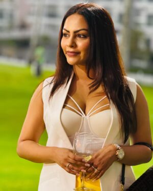 Shalani Tharaka Instagram - Hello 🤍

MUA - ME
Hair - @dananjitharukakaluarachchi 
Outfit - @groomsartsl