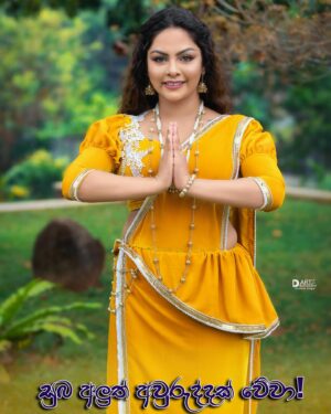 Shalani Tharaka Instagram - ලැබුවාවූ අලුත් අවුරුද්ද සාමය සතුටපිරි සුභ අලුත් අවුරුද්දක් වේවා !🌼

HMUA Salon Bonitha
OUTFIT Shiro Fashionn
📸  Dumila Kalpa
