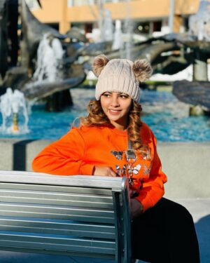 Shalani Tharaka Instagram - ℬℯ 𝓉𝒽ℯ 𝒸𝒽𝒶𝓃ℊℯ 𝓎ℴ𝓊 𝓌𝒾𝓈𝒽 𝓉ℴ 𝓈ℯℯ 𝒾𝓃 𝓉𝒽ℯ 𝓌ℴ𝓇𝓁𝒹 🧡