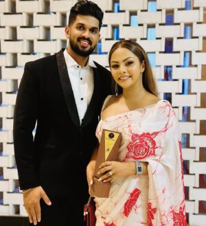 Shalani Tharaka Instagram - Very first award ceremony with him As Mr & Mrs 💍♥️

Srilankan Top 100 awards 2023 ⚡️
“most popular actress”

HMUA @makeupbyhisham 
Saree @tulipwardrobesl 
Saree Jacket @nayomawijesinghe 
Suit @groomsartsl