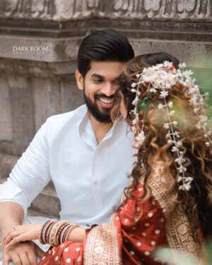 Shalani Tharaka Instagram - Just me & my Manaivi 😘

Our South Indian look 
HMUA | @salonliyo @shimmerbydanushka 
Outfit | @groomsartsl @zeel_sarees 
Photography | @dark_room_official