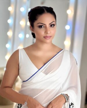 Shalani Tharaka Instagram - From Last Night Signis Awards 2023 🤍

HMUA @subashabeywickrama 
Saree  @adithri_sarees 
Saree blouse @nayomawijesinghe