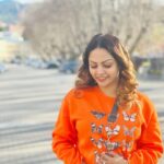 Shalani Tharaka Instagram - ℬℯ 𝓉𝒽ℯ 𝒸𝒽𝒶𝓃ℊℯ 𝓎ℴ𝓊 𝓌𝒾𝓈𝒽 𝓉ℴ 𝓈ℯℯ 𝒾𝓃 𝓉𝒽ℯ 𝓌ℴ𝓇𝓁𝒹 🧡