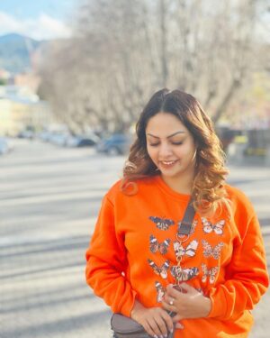 Shalani Tharaka Instagram - ℬℯ 𝓉𝒽ℯ 𝒸𝒽𝒶𝓃ℊℯ 𝓎ℴ𝓊 𝓌𝒾𝓈𝒽 𝓉ℴ 𝓈ℯℯ 𝒾𝓃 𝓉𝒽ℯ 𝓌ℴ𝓇𝓁𝒹 🧡