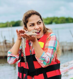 Shalani Tharaka Instagram - 𝖑𝖆𝖈𝖔𝖘𝖙𝖊 🐊

#babycrocodile

@buddhiboatsafari