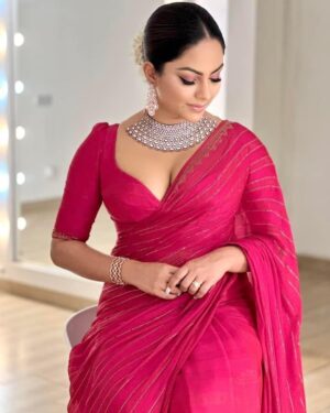 Shalani Tharaka Instagram - HMUA Subash Abeywickrama @subashabeywickrama 
Saree Jacket Nayoma Wijesinghe Bridal Designs @nayomawijesinghe 
Jewelry Gitano Collection @gitanocollection