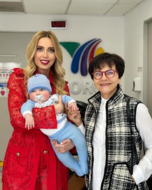 Shanik Aspe Instagram - Gracias @ventaneandouno por invitarnos a partir la rosca y presentar a mi Valentino por primera vez en televisión ❤️ Gracias por todo desde siempre @chapoypati 
los queremos !
