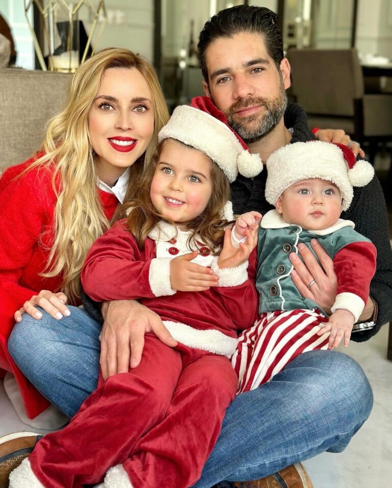 Shanik Aspe Instagram - Feliz Navidad !!!! 🎄🎁 un abrazo muy muy grande de parte de la Familia Odiardi Aspe ❤️