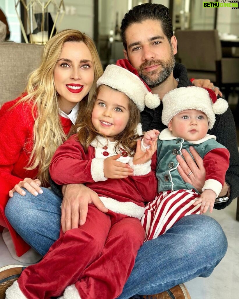 Shanik Aspe Instagram - Feliz Navidad !!!! 🎄🎁 un abrazo muy muy grande de parte de la Familia Odiardi Aspe ❤️