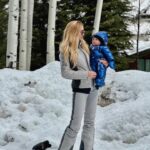 Shanik Aspe Instagram - Mi mamá siempre me dice : Shanik cuídate, porque te vas a necesitar ! En este viaje en especial sus palabras hicieron eco en mi . Hoy que tengo a mi esposo y a mis dos hijos se que no solo yo me voy a necesitar sana , ellos también me necesitan bien para podernos disfrutar al máximo . Todos los días podemos hacer algo bueno por nosotros mismos . Tomar probióticos ( @floratilmx me encanta porque son probióticos de origen natural que me ayudan a mantener el equilibrio de mi organismo ) hacer ejercicio con más frecuencia ( por lo menos 3 veces a la semana ) , comer saludable , tomar agua y hacernos un check up de manera periódica son pequeños detalles que sin duda hacen la diferencia. Cómo le dije a Carlotta mientras jugábamos en estas vacaciones ; la vida es como está nieve , si la disfrutas o no de cualquier forma se va a derretir , tú eliges ❤️ pero vale la pena aprovechar hasta el último copo de Nieve ❄️