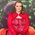 Shannon Purser Instagram - last night at the premiere of @thefirstlady_sho! it was so lovely to be part of a production with such an incredibly talented cast and crew. the first episode airs on April 17th! 🌹 makeup by @downtoclownmakeup hair by @guiniushair dress and bolero by @vixen_by_micheline_pitt