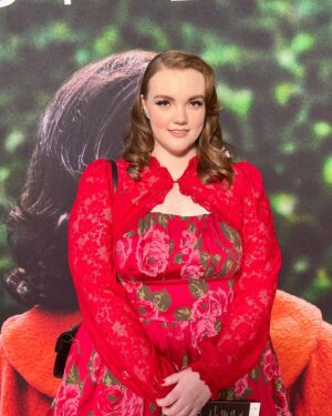 Shannon Purser Instagram - last night at the premiere of @thefirstlady_sho! it was so lovely to be part of a production with such an incredibly talented cast and crew. the first episode airs on April 17th! 🌹 

makeup by @downtoclownmakeup 
hair by @guiniushair 
dress and bolero by @vixen_by_micheline_pitt