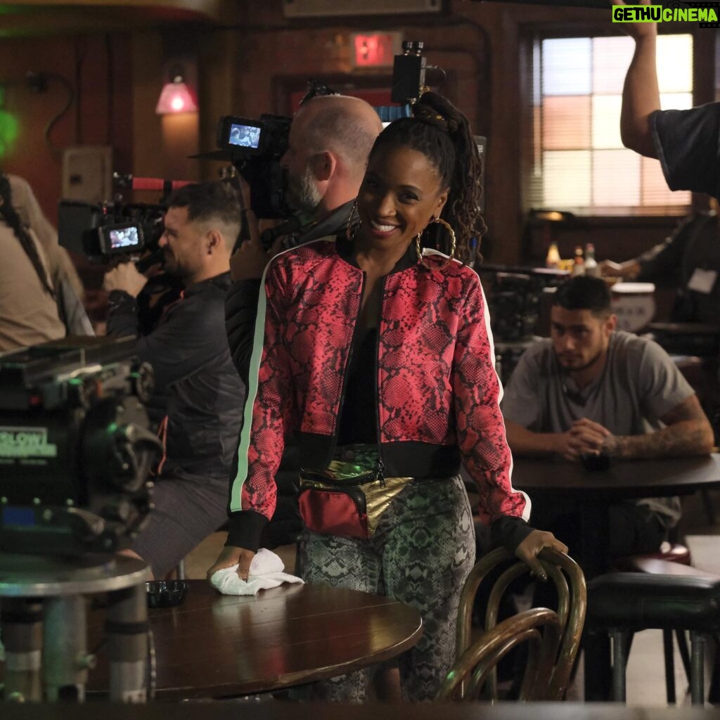 Shanola Hampton Instagram - Happy, happy, joy, joy!! Sunday an all new episode of @shameless! 2 episodes left!