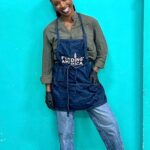 Shanola Hampton Instagram - @conniebritton and I brought our families together this Thanksgiving! Packing fresh produce, serving hot meals, filling cars with food, flowers, and love! It’s always a pleasure serving with @feedingamerica, but even more special doing it with the whole family! Thank you @sfcla! Be a part of the movement to end hunger! Feedingamerica.org