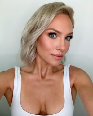 Sharna Burgess Thumbnail - 26K Likes - Top Liked Instagram Posts and Photos