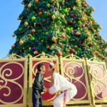 Sharon Chan Man-Chi Instagram - 每年都要去𝐷𝑖𝑠𝑛𝑒𝑦𝑙𝑎𝑛𝑑 探吓呢棵聖誕樹 🎄🎅🏻 已經好有聖誕氣氛 真係好鍾意12月 因為阿仔就嚟生日啦🎂 @hkdisneyland #hellodecember #christmastree
