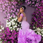 Sharon Ooja Instagram - This year I dressed as a rebellious princess 🤣🥹I’m your entertainment for this season stepping into the spotlight that I so live in already,Finding love in the same garden the queen found love must be a flex for me ….. I present you princesss sharon of a certain house in Imo state 🥹🤭 lady whistledown will be writing about this betrothal shortly … in the mean time I’m off to see the queen Bridgerton is upon us #brigertonnetflix #netflix @naijaonnetflix @netflixsa Outfit @somobysomo Jewelry @bozdiamonds 🥹😍 Styling best boy ever @dahmola Photography @chuchuojekwe Hair @adefunkeee Makeup @bibyonce Hairstyling @bernardsmiless
