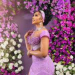 Sharon Ooja Instagram - This year I dressed as a rebellious princess 🤣🥹I’m your entertainment for this season stepping into the spotlight that I so live in already,Finding love in the same garden the queen found love must be a flex for me ….. I present you princesss sharon of a certain house in Imo state 🥹🤭 lady whistledown will be writing about this betrothal shortly … in the mean time I’m off to see the queen Bridgerton is upon us #brigertonnetflix #netflix @naijaonnetflix @netflixsa Outfit @somobysomo Jewelry @bozdiamonds 🥹😍 Styling best boy ever @dahmola Photography @chuchuojekwe Hair @adefunkeee Makeup @bibyonce Hairstyling @bernardsmiless