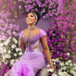 Sharon Ooja Instagram - This year I dressed as a rebellious princess 🤣🥹I’m your entertainment for this season stepping into the spotlight that I so live in already,Finding love in the same garden the queen found love must be a flex for me ….. I present you princesss sharon of a certain house in Imo state 🥹🤭 lady whistledown will be writing about this betrothal shortly … in the mean time I’m off to see the queen Bridgerton is upon us #brigertonnetflix #netflix @naijaonnetflix @netflixsa Outfit @somobysomo Jewelry @bozdiamonds 🥹😍 Styling best boy ever @dahmola Photography @chuchuojekwe Hair @adefunkeee Makeup @bibyonce Hairstyling @bernardsmiless