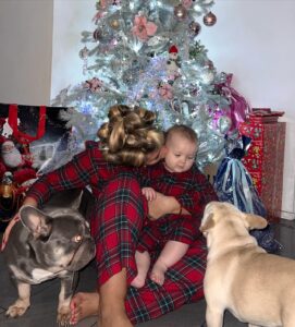 Shaughna Phillips Instagram - Lucia’s first Christmas Eve, I love our little family ♥️🎅🏽