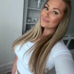 Shaughna Phillips Instagram - I’ve been in the depths of a true anxiety spiral the last 2 weeks, but I washed my hair and put make up on today and I think I’m out of it? Idk but here’s a selfie to prove I’m still alive 🙋🏼‍♀️