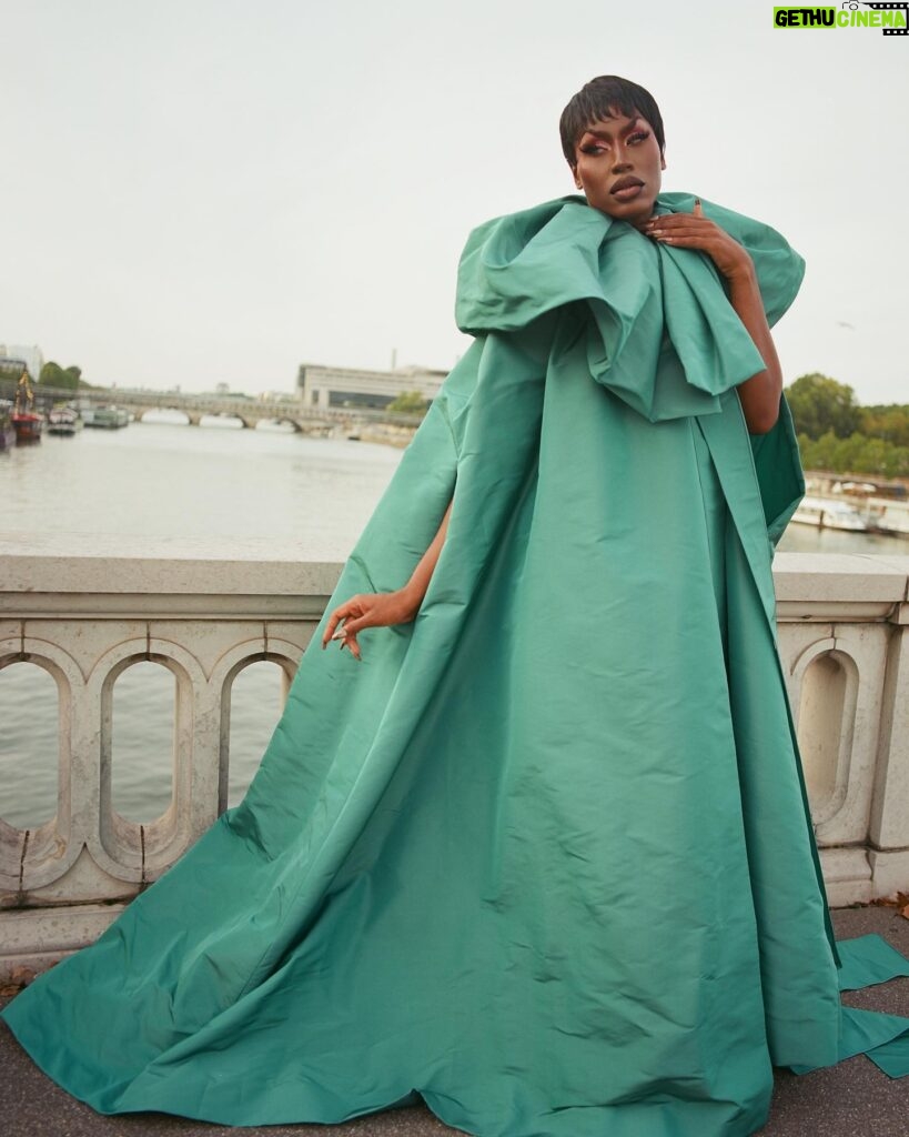 Shea Couleé Instagram - So thrilled to be gracing the pages of @wmag for their Holiday Issue! It was a true “pinch me” experience getting to model @maisonvalentino couture in the streets of Paris. This issue is on stands now, so grab it while you still can! Photography: @LizJohnsonArtur Styling: @aaalliata Hair/Makeup: @sheacoulee Nails: @bbygirlnails Casting: @emperorlee Production: @cebestudio W VOLUME SIX 2022, THE HOLIDAY ISSUE