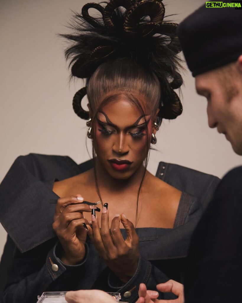 Shea Couleé Instagram - Some BTS of ‘Denim X Drag’ a collaboration with @gstarraw & @thenightmaredisorder with the icons @missenvyperu & @isshehungry for @numeromagazine photographed by the incredible @ari_versluis creative direction by @oor_studio Hair by @jeanbaptiste.santens Nails by @bbygirlnails
