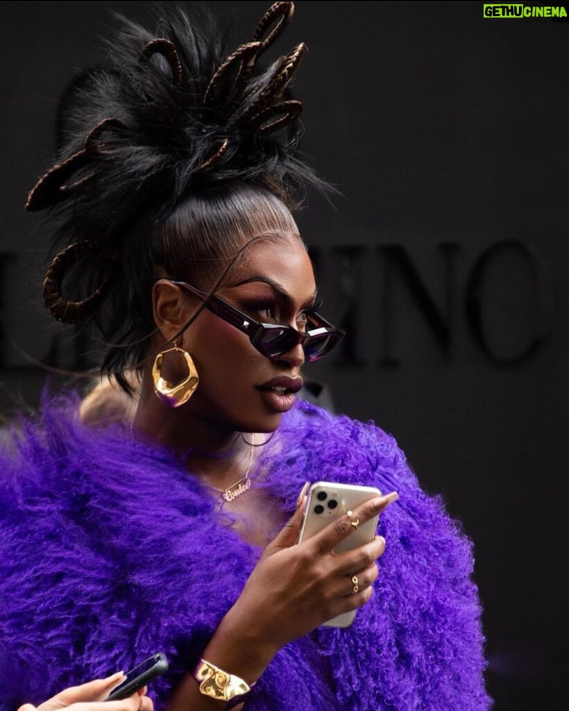 Shea Couleé Instagram - Sharing a brief look into my extraordinary day in Paris viewing the @maisonvalentino prêt-à-porter show by @pppiccioli. Special thanks to @iacopopedretti and the entire Valentino team for making this such an incredible experience. It is a memory that I will cherish forever.