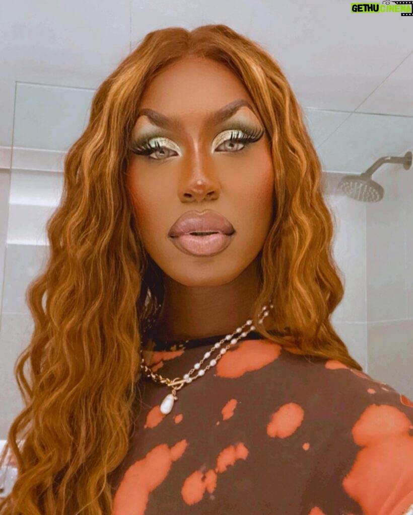Shea Couleé Instagram - A little Tuesday morning 📸💩