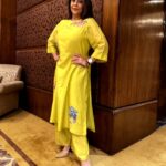 Shefali Shah Instagram – 💚

Hair: @swami.hair.artistry 
Outfit: @stitched_poetry