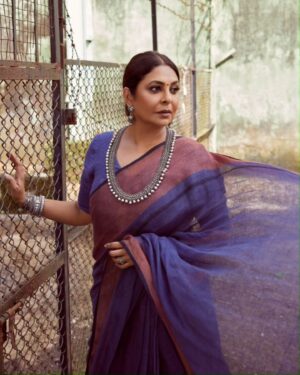 Shefali Shah Instagram - 💙💜

Saree @anavila_m
Jewellery @silverstreakstore
Photography @nupuragarwal__
Stylist @radhikamehra
Make up @pallavisymons
Hair @sandhyabellarae
Assisted by @styleby_foram
Assisted by @imraj_gupta