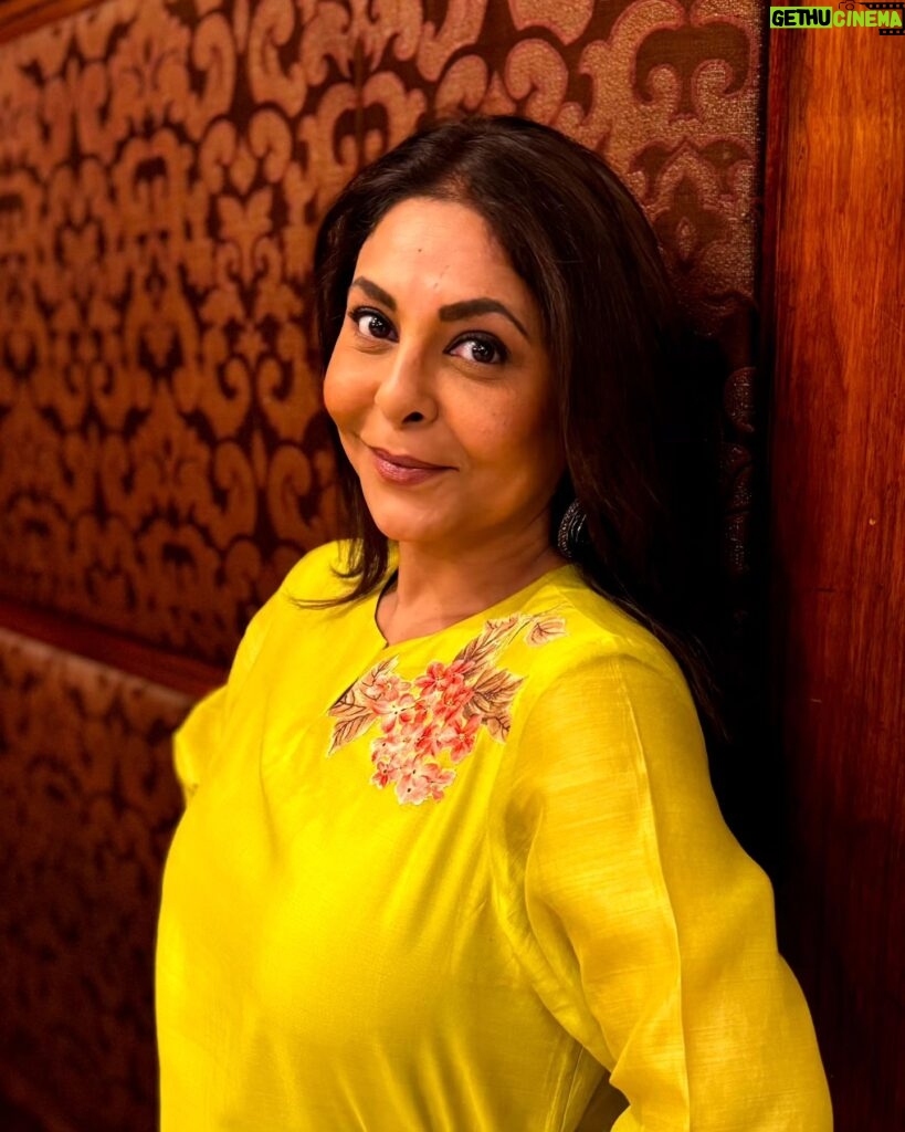 Shefali Shah Instagram - 💚 Hair: @swami.hair.artistry Outfit: @stitched_poetry