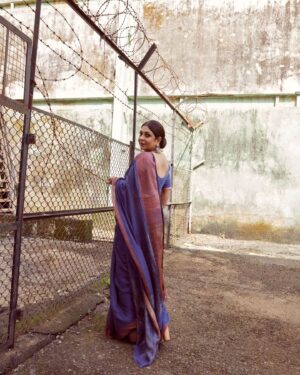 Shefali Shah Instagram - 💙💜

Saree @anavila_m
Jewellery @silverstreakstore
Photography @nupuragarwal__
Stylist @radhikamehra
Make up @pallavisymons
Hair @sandhyabellarae
Assisted by @styleby_foram
Assisted by @imraj_gupta
