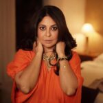 Shefali Shah Instagram - 🧡 Hair: @hairbymousami Make up: @makeupartist_prasenjit Photography: @portraits_by_pro @esteelauderin #ReNutriv #SkinLongevity