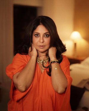Shefali Shah Instagram - 🧡
Hair: @hairbymousami
Make up: @makeupartist_prasenjit
Photography: @portraits_by_pro

@esteelauderin
#ReNutriv
#SkinLongevity