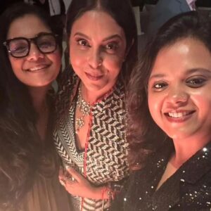 Shefali Shah Instagram - The Opening Gala

@iemmys @netflix_in #DelhiCrimeSeason2 

Hair: @mikelstyled
Make up: @redjessmakeup
Photographer: @krimesh crossover_studios
Stylist: @radhikamehra
Assisted by: @styleby_foram
Outfit by - @jjvalaya @amigoscommunications
Jewellery by - @shriparamanijewels