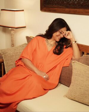 Shefali Shah Instagram - 🧡
Hair: @hairbymousami
Make up: @makeupartist_prasenjit
Photography: @portraits_by_pro

@esteelauderin
#ReNutriv
#SkinLongevity