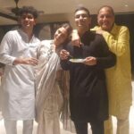 Shefali Shah Instagram – Diwali is about love, light, happiness, togetherness. And it’s been a ritual for years where we all meet at our home to celebrate just that. And it’s priceless.❤️❤️❤️