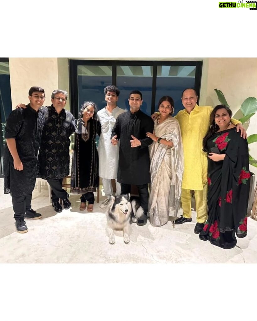 Shefali Shah Instagram - Diwali is about love, light, happiness, togetherness. And it’s been a ritual for years where we all meet at our home to celebrate just that. And it’s priceless.❤️❤️❤️