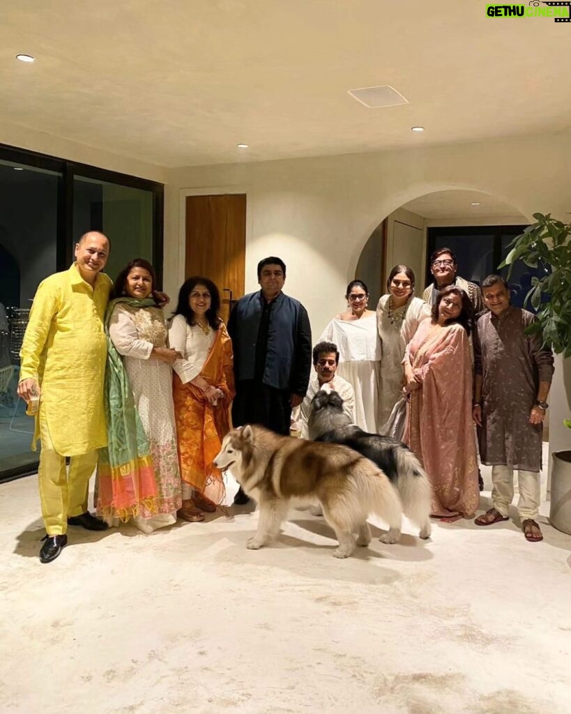 Shefali Shah Instagram - Diwali is about love, light, happiness, togetherness. And it’s been a ritual for years where we all meet at our home to celebrate just that. And it’s priceless.❤️❤️❤️