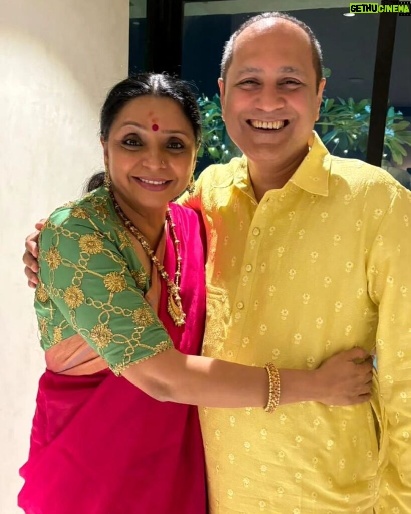 Shefali Shah Instagram - Diwali is about love, light, happiness, togetherness. And it’s been a ritual for years where we all meet at our home to celebrate just that. And it’s priceless.❤️❤️❤️