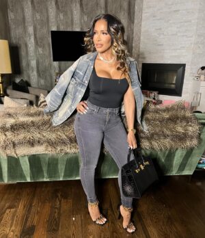 Shereé Whitfield Instagram - 👯‍♀️ so phony, got me lookin at em sideways #CLOCKT 

#ATL #GoodAmerican #JT #SPRINGSUMMER #FYP #WhoGonCheckMeBoo #SheBySheree #Fashion #Hermes #Versace #Explore #Luxury #WCW
