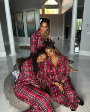 Shereé Whitfield Instagram - Some memories u have to keep close to the ❤️. Celebrating @Meccawhitfield_ first #Christmas 🎄🎅🏾 #TBT 

What are everyone’s plans for Christmas this year? 

#family #holidays #fyp #December #bless #positivevibes #Capricorn