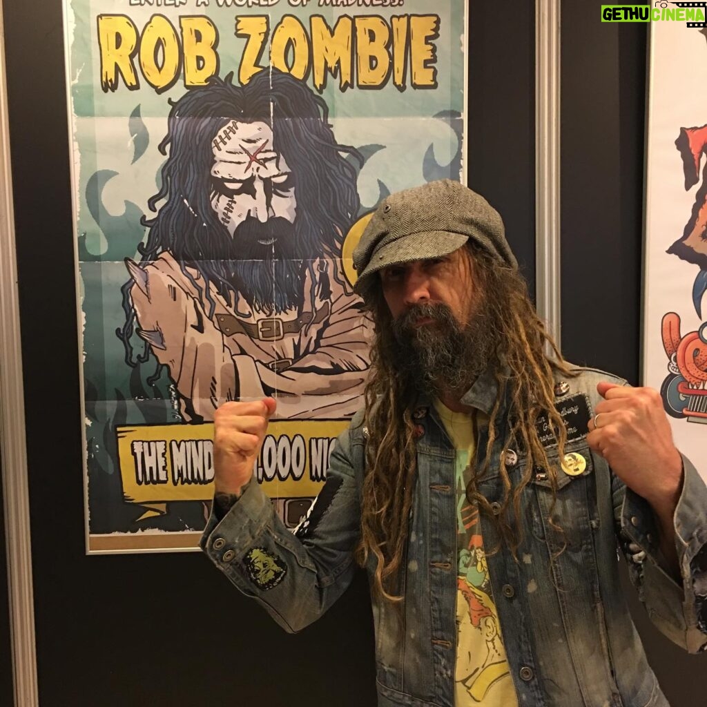 Sheri Moon Zombie Instagram - Happy Birthday Rob 🎂🎈🎂 #birthdayboy #robzombiebirthday #bestbirthdayhusbandever #allmylove #zombie