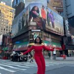 Sheryl Lee Ralph Instagram - It’s Abbott Elementary Day!!! How perfect that the school bus just passed me right as I was taking this photo. Go figure! 🏫 🚌. @abbottelemabc
