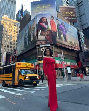 Sheryl Lee Ralph Instagram - It’s Abbott Elementary Day!!! How perfect that the school bus just passed me right as I was taking this photo. Go figure! 🏫 🚌. @abbottelemabc