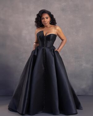Sheryl Lee Ralph Instagram - Tonight, we toast to the performances that moved us and the stories that inspired us. Cheers! @sagawards 🥂 

Styled by @ivycoco23
Hair @sharifposton
Makeup @juanice.mua
Dress @waadaloqaili
Tailoring @klvn.s 
Shoes @rogervivier
Earrings @fernandojorge
Photographer @iamjamesanthony
Photo Assist @Tyblassingame