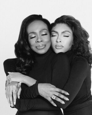 Sheryl Lee Ralph Instagram - From holding you in my arms, to watching you conquer the world, every moment has been a blessing. Nothing compares to being your mother, @ivycoco23. Collaborating with you has brought so much light into my life, and thanks to @teenvogue for sharing our story. If there is one thing we’ll do together, its SHINE baby.

Photographer: @brotherjunior
Stylist: @ivycoco23
Makeup: @frankyraw
Hair: @_casscaroline_
Assistant: @teachluv
Wardrobe @houseofaama & @shantalllacayo
