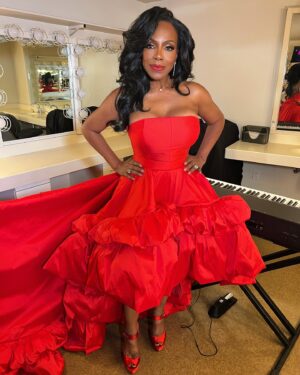 Sheryl Lee Ralph Instagram - Michael @michaelfeinsteinsings, darling, last night was fabulous! I thought I was there to sing, but from the applause, it seems my red dress was the star of the show. Thank you for having me! ❤️❤️❤️

Styled by @ivycoco23
Dress by @monsooriofficial 
Hair by @sharifposton 
Makeup by @marquiswardbeauty
